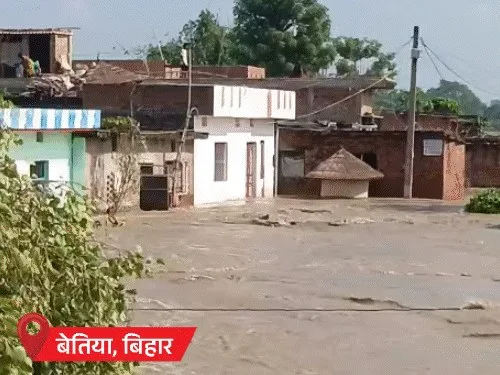 मुंबई में खराब मौसम से 11 फ्लाइट्स डायवर्ट:बिहार के मोतिहारी में दो बांध टूटे, 70 घर डूबे; यूपी के बदायूं में सड़क बही