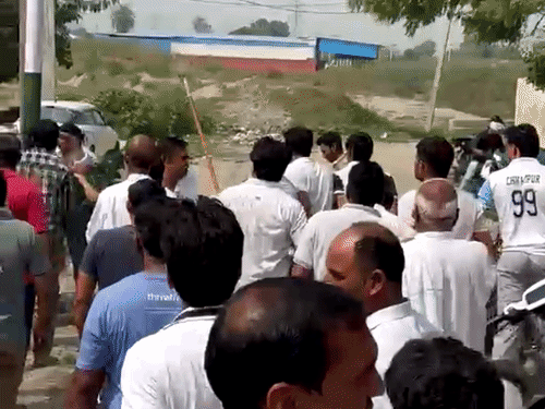 पानीपत में प्लॉट को लेकर दो पक्षों में खूनी संघर्ष:पेट-पीठ में चाकू मारे; बेटे-पत्नी और बहुओं को भी पीटा, कपड़े फाड़ने का आरोप