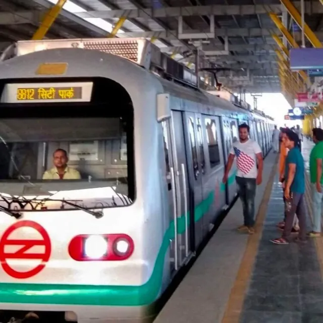 दिल्ली मेट्रो के 12 स्टेशन बंद, बहादुरगढ़ में दिखा असर:जंतर-मंतर पर प्रदर्शन, केंद्रीय स्टेशनों पर एंट्री-एग्जिट बंद; यात्रियों की बढ़ी परेशानी