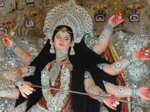 कॉर्न फ्लेक्स-मौली, गरम मसाले से बनी मां की प्रतिमा:तोते और रंग-बिरंगे पक्षियों से सजावट, 120 फीट का रॉयल पैलेस; बिहार में अलग-अलग थीम पर पंडाल