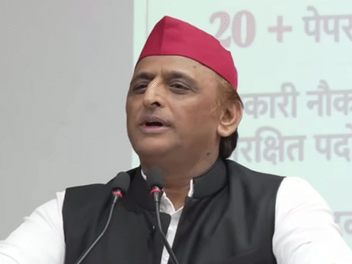 अखिलेश गुस्से में बोले- स्वामी प्रसाद हमारे गठबंधन में नहीं:दरकिनार करो; ऐलान किया- 2027 में महिलाओं को भाजपा से ज्यादा टिकट देंगे