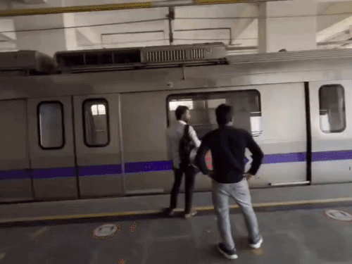 6 मेट्रो स्टेशनों पर शाम तक एंट्री-एग्जिट बंद:कांग्रेस और INDIA गठबंधन का दिल्ली कूच, 7 जगहों पर नाकाबंदी; बदरपुर बॉर्डर पर भी सख्ती