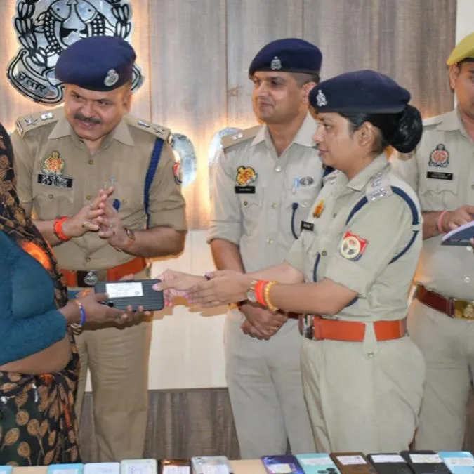 Mission Shakti 6.0: यूपी पुलिस का कमाल, 7 दिन में 5 राज्यों से खोज निकाले ₹32 लाख के 120 गुम मोबाइल