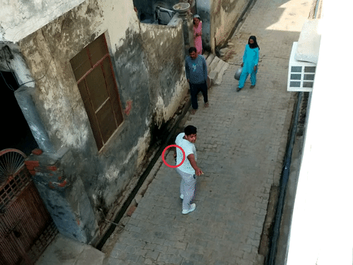 ससुराल में सेना के जवान ने 7 राउंड फायरिंग की:गलियों में पिस्टल लहराई, पत्नी की दादी का हाथ तोड़ा; बच्चा लेकर भागने लगा