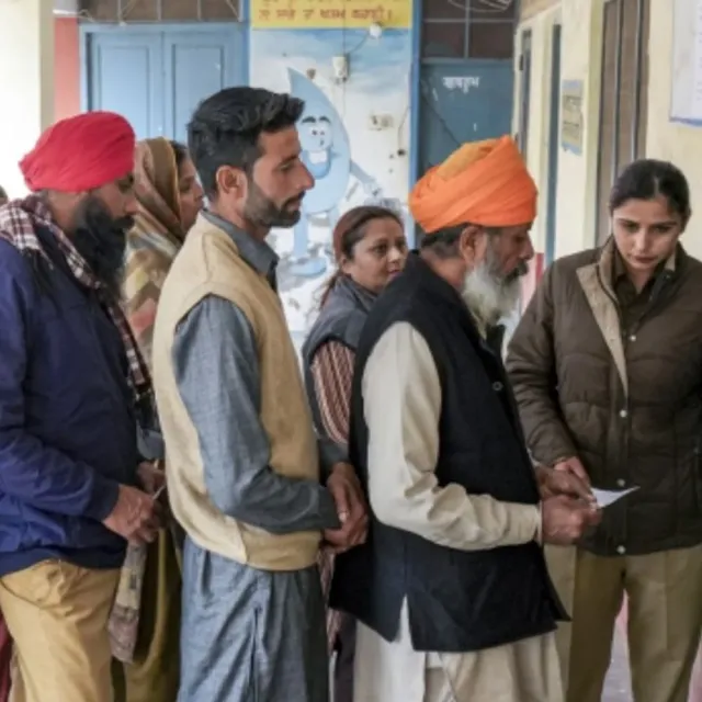 124 पूर्व ब्यूरोक्रेट्स बोले- चुनाव प्रक्रिया पर भरोसा रखें:हमने वोट धांधली का भी दौर देखा है: 2 दिन पहले 42 पूर्व जजों ने लेटर लिखा था
