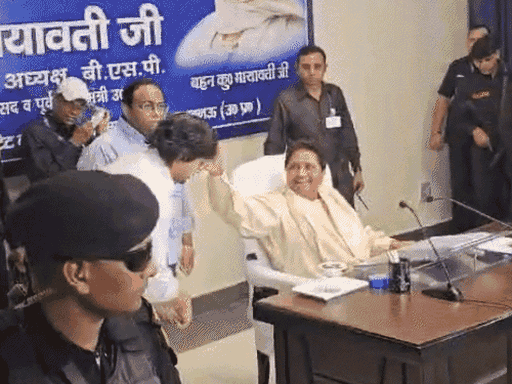 मायावती बोलीं- भतीजे आकाश को ससुर ने बिगाड़ा:शादी से पहले कभी पार्टी से नहीं निकालना पड़ा, गलती का एहसास हुआ इसलिए वापस लिया