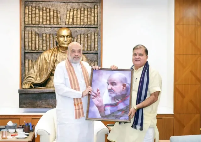 भाजपा प्रदेश अध्यक्ष भट्ट ने गृहमंत्री अमित शाह से की शिष्टाचार भेंट, सुपुत्र के विवाह का दिया निमंत्रण!