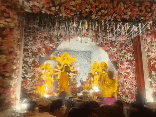 दरभंगा- 80 लाख का रामेश्वरम मंदिर थीम वाला दुर्गापूजा पंडाल:3 घंटे तक दर्शन के लिए लाइन में खड़े रहे श्रद्धालु, 4 किलोमीटर तक लगी लाइन