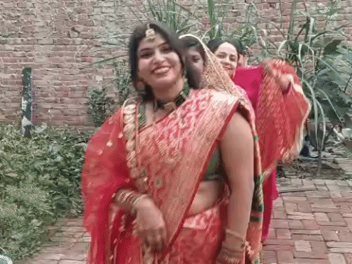 करवाचौथ पर भिवानी-कुरुक्षेत्र में बादल छाए, देर से दिखेगा चांद:13 और जिलों में संभावना, ज्योतिषाचार्य ने बताया-क्या करें; कैथल में महिलाओं का डांस