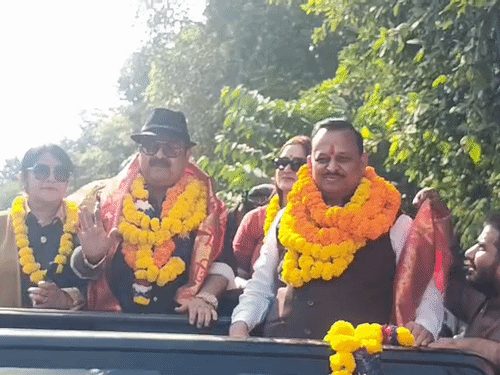 कॉमेडियन अन्नू अवस्थी कानपुर से चुनाव लड़ेंगे:50 गाड़ियों के काफिले के साथ देव यात्रा निकाली, कहा- लोगों को हंसाकर जीतेंगे
