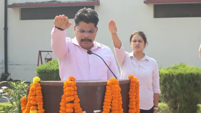 राष्ट्रपिता महात्मा गांधी एवं पूर्व प्रधानमंत्री स्व. लाल बहादुर शास्त्री जी की जयंती पर ऊधम सिंह नगर पुलिस ने किया शत-शत नमन