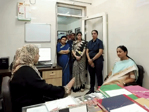 दिल्ली सीएम का सखी वन स्टॉप सेंटर का औचक निरीक्षण:लोकनायक अस्पताल के सेंटर में सुविधाओं और शिकायत निवारण व्यवस्था की समीक्षा