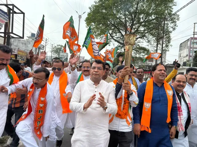 प्रधानमंत्री मोदी के 25 वर्ष के जनसेवा को समर्पित रुद्रपुर में निकली ‘सेवा ज्योति यात्रा’ - विधायक शिव अरोरा