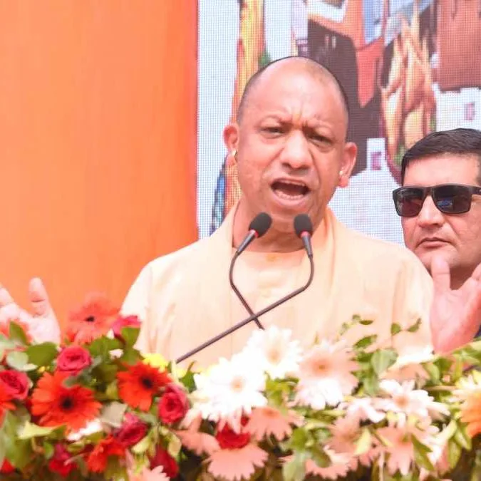 अखिलेश जी! विरासत में गद्दी मिल सकती है, बुद्धि नहीं : CM योगी