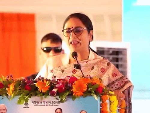दिल्ली में त्योहारी सीजन से पहले खाद्य विभाग की छापेमारी:322 किलो से ज्यादा संदिग्ध घी जब्त; 60% तक छूट ऑफर देकर बेच रहे थे सामान