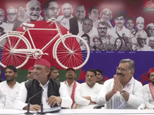 सहानुभूति के 'पैडल' से 'साइकिल' दौड़ाएंगे संजयन:MLC चुनाव में तिरस्कार और उपकार की कहानी सुनाकर परिणाम बदलने की तैयारी