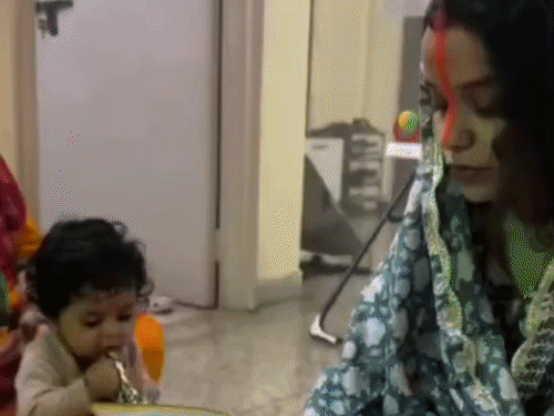 उज्जैनी संग अनुष्का यादव का VIDEO:लिखा- ये मेरी पहली जितिया पूजा, यूजर्स बोले-बेटी एकदम तेजू भइया जैसी