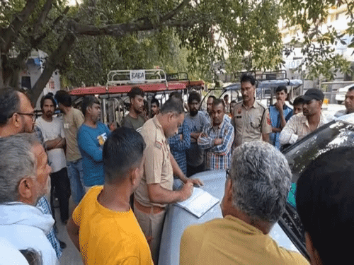सोनीपत में करंट लगने से 2 की मौत:दुकान की तीसरी मंजिल पर शेड लगाते समय हादसा; हाईटेंशन लाइन से छुआ लोहे का पाइप