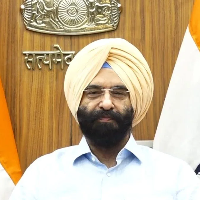 दिल्ली में प्रदूषण पर बड़ा एक्शन, 1 नवंबर से डबल होंगे पार्किंग चार्ज, 50% वर्क फ्रॉम होम और बीएस-6 से नीचे के वाहनों की एंट्री बैन