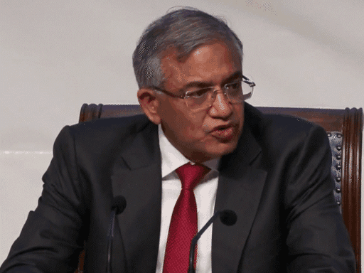 'चुनाव आयोग ने कानून तोड़ा तो फैसले रोक देंगे':CJI बोले- फॉर्म-6 में बदलाव को मंजूरी नहीं दी; EC ने कहा- सुप्रीम कोर्ट ने इजाजत दी थी