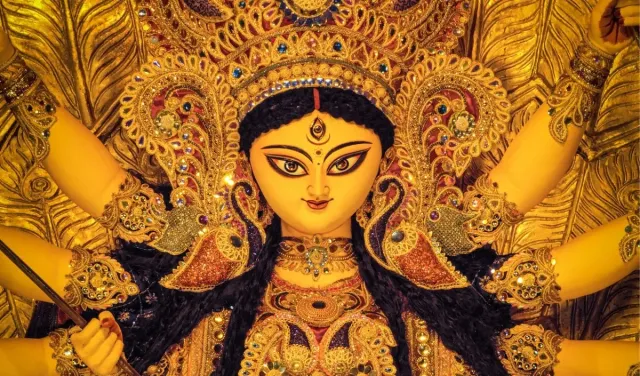 Durga Puja की मूर्ति में मां की आंखें सबसे खास क्यों होती हैं, आखिर क्या है चक्षुदान?