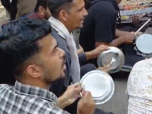 थाली पीटकर बिहार पुलिस ड्राइवर्स कैंडिडेट्स का प्रोटेस्ट:पटना में 51 दिन से जारी है धरना, बोले- अब आरपार की लड़ाई होगी