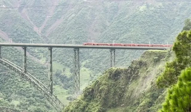 USBRL प्रोजेक्ट में Katra Banihal सेक्शन की स्पीड बढ़ी, 100 Kmph की रफ्तार से दौड़ी Vande Bharat