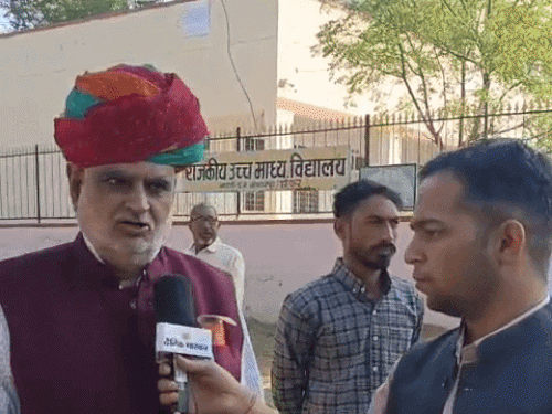 सिंघम और सूर्यवंशी के गानों पर रील बनाते होमगार्ड:फ्लाईओवर मांगा, केंद्रीय मंत्रीजी ने दिखाए 'कागज'