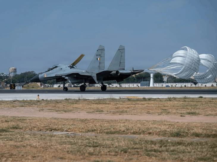 राजस्थान के आसमान में 80 फाइटर जेट की डॉगफाइट:राफेल-F-35-सुखोई-तेजस ने दिखाया दम, देखें तरंग शक्ति युद्धाभ्यास के PHOTOS