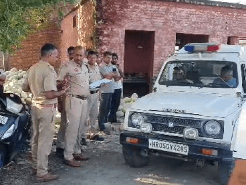 करनाल में खेत के कमरे में मिला युवक का शव:सिर पर चोट, शर्ट फटी हुई मिली; 2 दोस्तों के साथ की थी शराब पार्टी