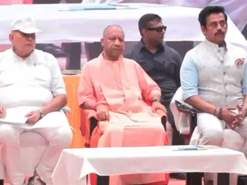योगी बोले- कांग्रेस को नेतृत्व बदलना चाहिए:सपा को किसानों का श्राप ले डूबा; गोरखपुर में 9.18 लाख किसानों के खातों में 493 करोड़ रुपए ट्रांसफर किए