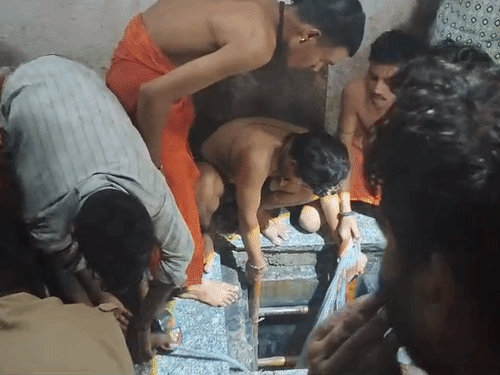 वृंदावन में गुरुकुल में पढ़ने वाले 4 छात्रों की मौत:टैंक की सफाई करने उतरे थे, जहरीली गैस की चपेट में आए; एक को बचाया