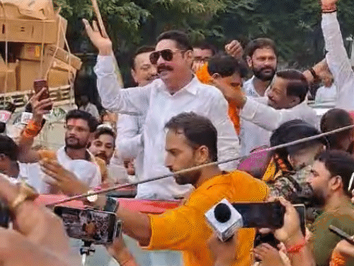 अनंत सिंह के रोड शो के बीच नीतीश की बैठक:संजय झा-बिजेन्द्र यादव के साथ 2 घंटे मीटिंग; अनंत-नीरज विवाद पर मंथन; दीपक कुमार पर भी चर्चा