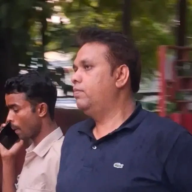 फर्जी आधार-पासपोर्ट गिरोह का मास्टरमाइंड एजाज कमर गिरफ्तार:लंदन कनेक्शन की जांच तेज; नगर थाने से 100 मीटर दूर चल रहा था फर्जीवाड़ा