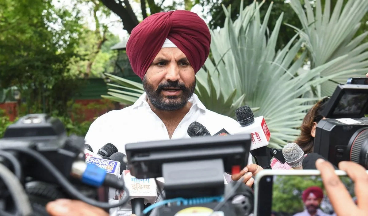 Punjab Congress में अंदरूनी कलह तेज, Rahul Gandhi को इस्तीफा सौंप बोले Raja Warring, चन्नी जीत गए