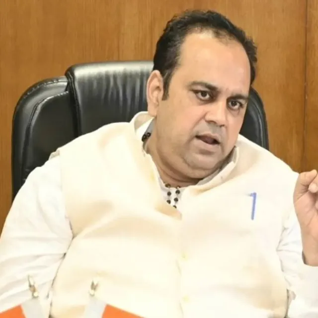 दिल्ली स्वास्थ्य मंत्री ने स्टेट हेल्थ मिशन का किया दौरा:टीबी, टीकाकरण समेत स्वास्थ्य कार्यक्रमों की समीक्षा, फील्ड टीमों से लिया जमीनी फीडबैक