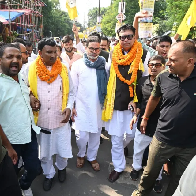 नामांकन सभा में उमड़ी हजारों की भीड़, पर्स-रुपए गायब:जन सुराज की सभा में थी भोज की व्यवस्था, जेबकतरों ने किया हाथ साफ