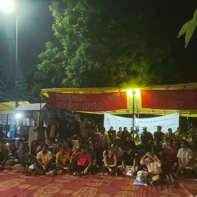 JNU में छात्रसंघ की भूख हड़ताल 12वें दिन भी जारी:निष्कासन रद्द करने समेत कई मांगों पर अड़े छात्र