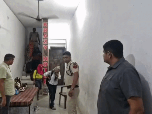 कैथल के ब्लू स्टार होटल में देह व्यापार:पुलिस की रेड, हिरासत में 3 युवतियां और 2 ग्राहक; जींद से बुलाते थे लड़कियां