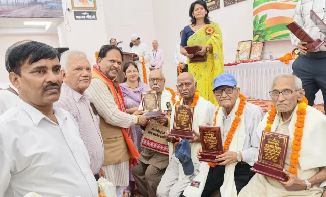 वरिष्ठ नागरिक हमारे समाज की अमूल्य धरोहरः महापौर