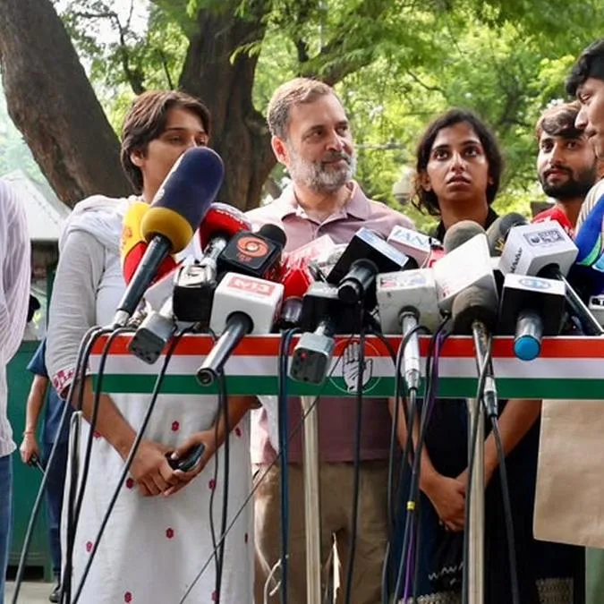 अंकिता भंडारी के माता-पिता से मिले राहुल गांधी, प्रेस कॉन्फ्रेंस में महिला प्रदर्शनकारियों को बताया 'शेरनी'