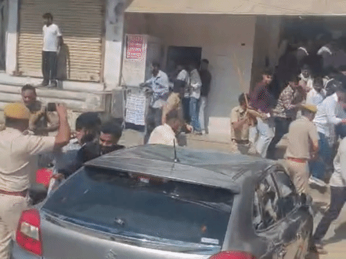 जयपुर में प्रदर्शन कर रहे छात्रों पर पुलिस का लाठीचार्ज:छात्र नेता को हिरासत में लिया; कलाम कोचिंग में स्टूडेंट की पिटाई का कर रहे थे विरोध