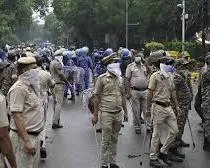 आकाशवाणी भवन के पास धरने पर बैठे राहुल गांधी; संसद मार्ग पूरी तरह से बंद, महिला आयोग ने पुलिस को भेजा नोटिस