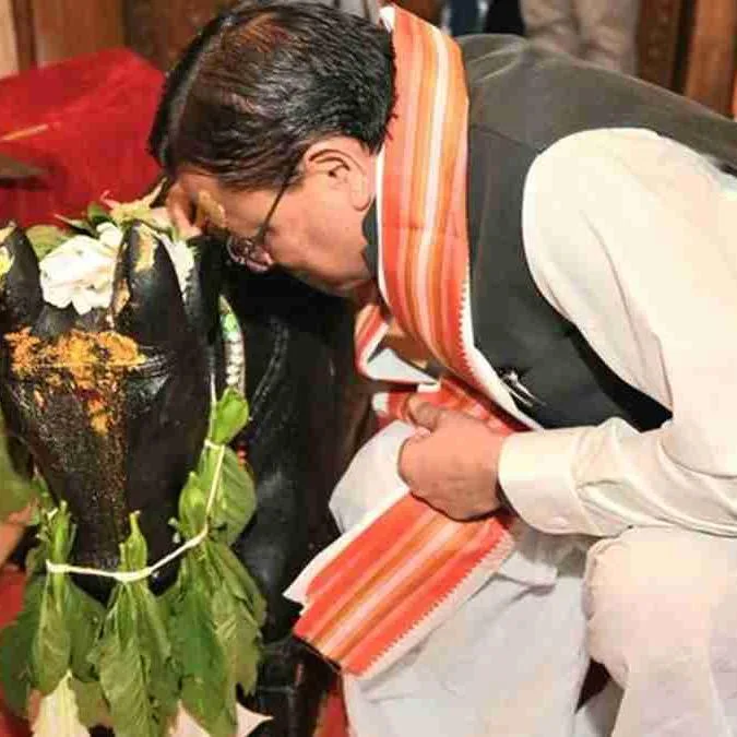 पीएम मोदी के राष्ट्रसेवा के 25 वर्ष : सीएम धामी ने काशी विश्वनाथ मंदिर में की पूजा-अर्चना