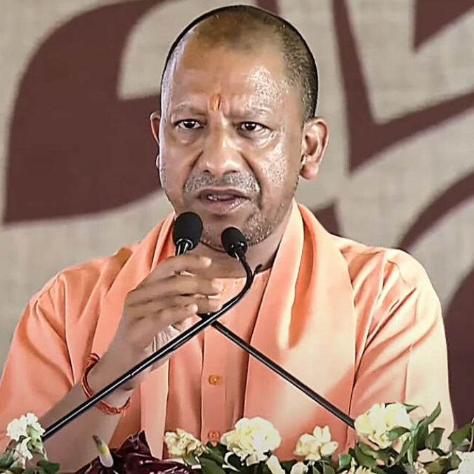 नारी गरिमा से खिलवाड़ स्वीकार नहीं : CM योगी