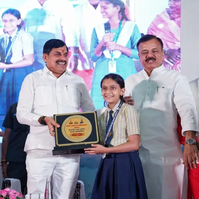 50 लाख बच्चों ने बुना 'मेरे सपनों का भारत,' सीएम डॉ. मोहन ने विजेताओं को दिए पुरस्कार, कहा- बच्चों के कल्याण के लिए प्रतिबद्ध सरकार