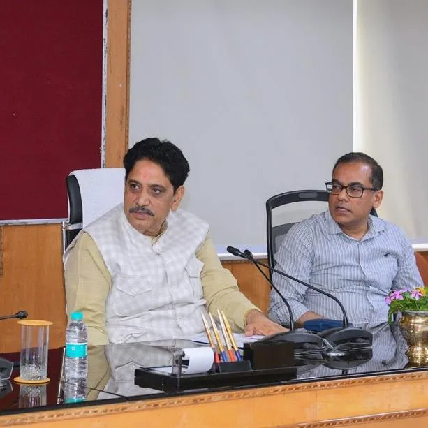 योगी सरकार के ट्रिलियन डॉलर इकोनॉमी मिशन को मिलेगी नई रफ्तार, IT-इलेक्ट्रॉनिक्स सेक्टर में निवेश और रोजगार पर बड़ा फोकस
