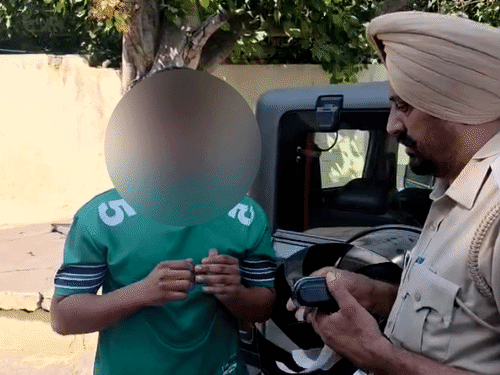 पंचकूला में रावण के पुतले के सामने थार से स्टंट:रील पर मूसेवाला का गाना लगाया; ₹22,500 का चालान हुआ, युवक ने कान पकड़ माफी मांगी
