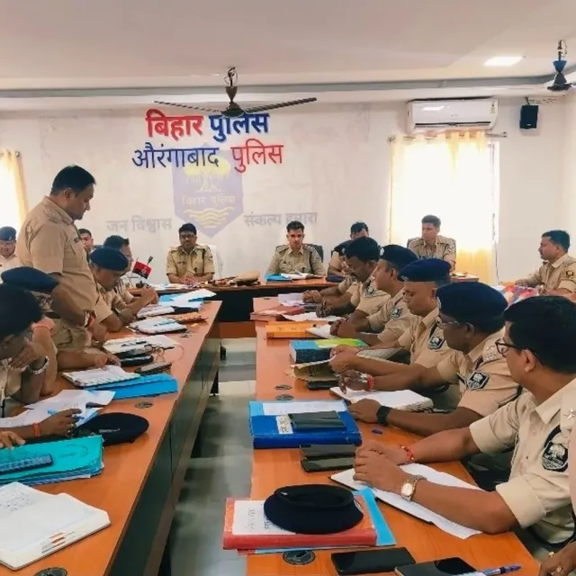 बैंक-एटीएम और सीएसपी केंद्रों के पास गश्ती होगी:रात में संदिग्धों के भी जांच के निर्देश, औरंगाबाद में अपराध नियंत्रण को लेकर क्राइम मीटिंग