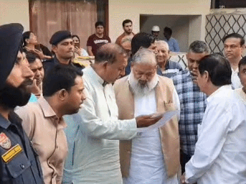 रोहतक में मंत्री विज ने कांग्रेस को आड़े हाथों लिया:बोले- स्कूल में फेल हुए बच्चे जैसी हालत; हार के लिए बहाने बनाए